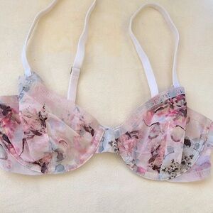 Victoria’s Secret Floral Soft Strap Bralette Size 32C. Excellent Condition.